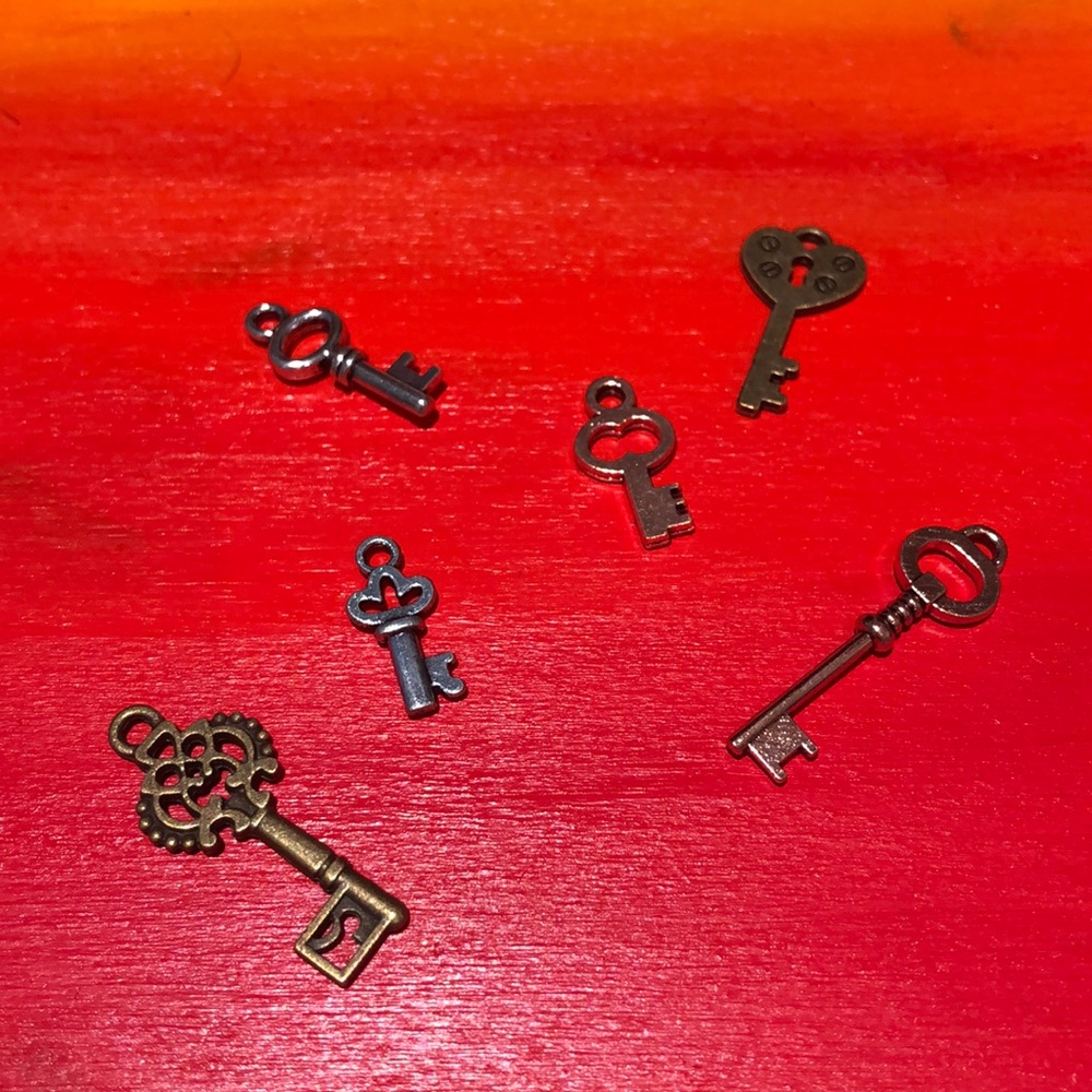 Custom key pendant necklace (with chain)